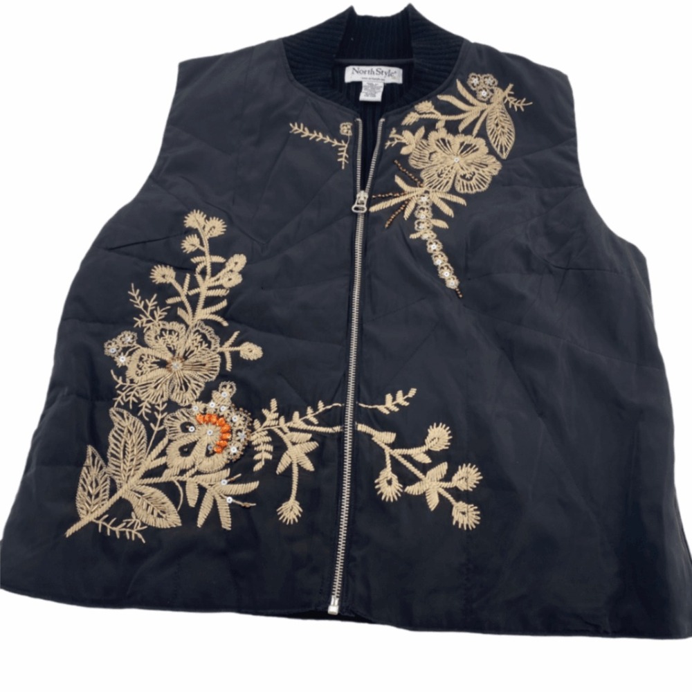 North Style Womens Size Medium Black tan Sleeveless Sweater Vest Embroidered